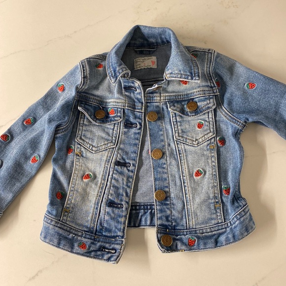 Barely used jacket by 4 y/o.  Perfect condition not a stitch out of place. - Picture 1 of 10